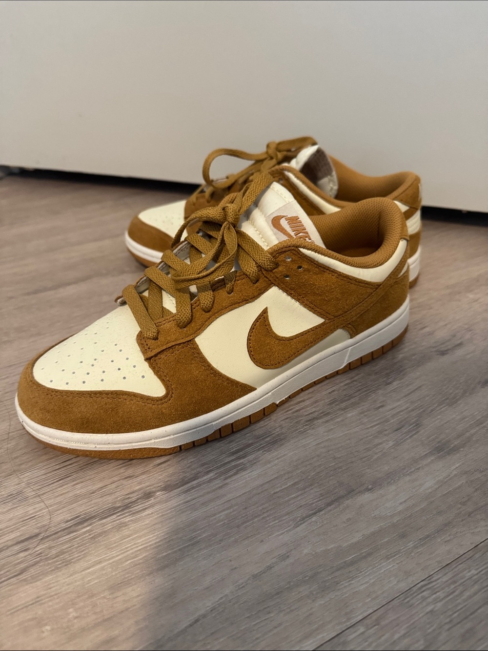 Nike Dunk Low Sneakers in Tan and Cream women’s 9 - Picture 4 of 5